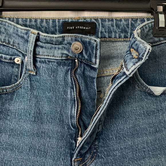 Free Assembly Women’s 90’s Straight Jeans sz 8 - Picture 5 of 7